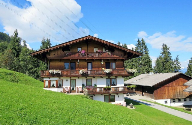 Cosy apartment for 11 people with WIFI, TV and balcony