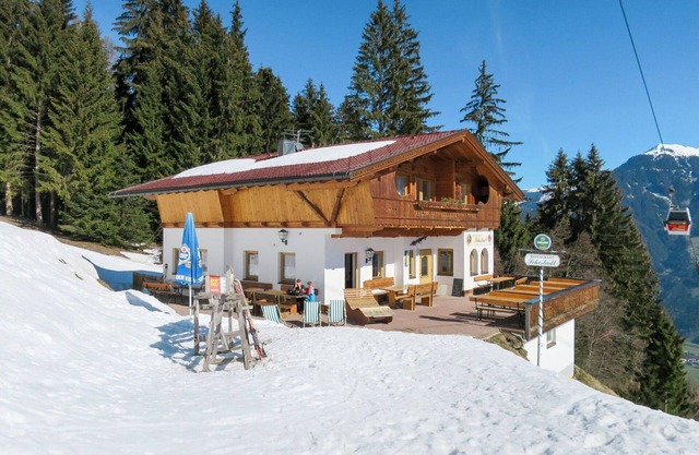 Cosy apartment for 4 guests with WIFI, TV and terrace