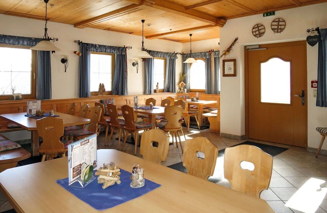 Cosy apartment for 9 people with WIFI, TV and balcony