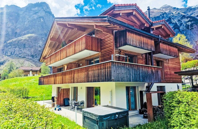Cosy apartment for 3 guests with hot tub, WIFI, TV, terrace and panoramic view