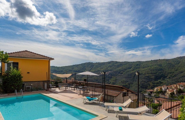 Cosy apartment for 6 people with pool, WIFI, TV, patio and panoramic view