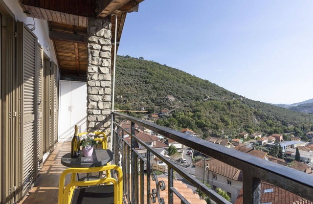 Cosy apartment for 5 guests with A/C, WIFI, TV, balcony and parking