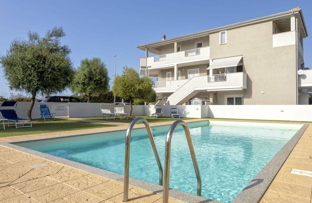 Cosy apartment for 5 people with WIFI, A/C, pool, TV and terrace