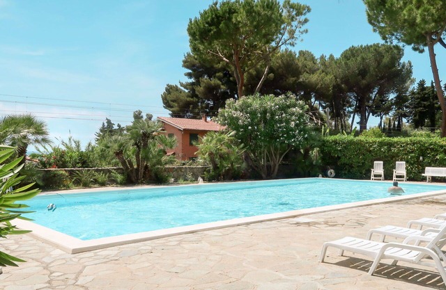 Cosy apartment for 4 people with pool, A/C, WIFI, TV, terrace and pets allowed