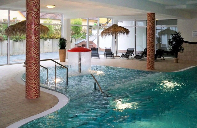 Cosy apartment in villa with hot tub, pool, WIFI, TV, terrace, pets allowed and parking