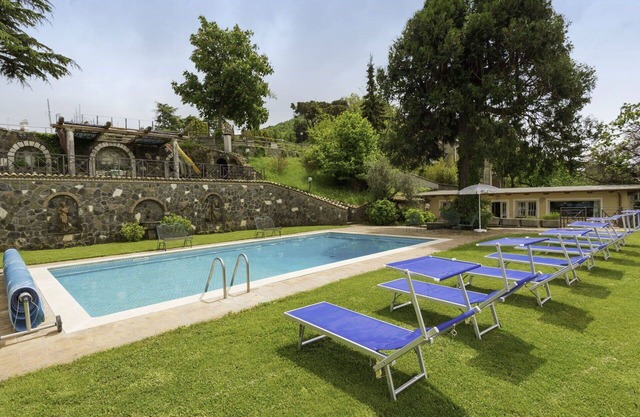 Cosy apartment in villa for 13 people with WIFI, A/C, private pool, TV, patio and parking