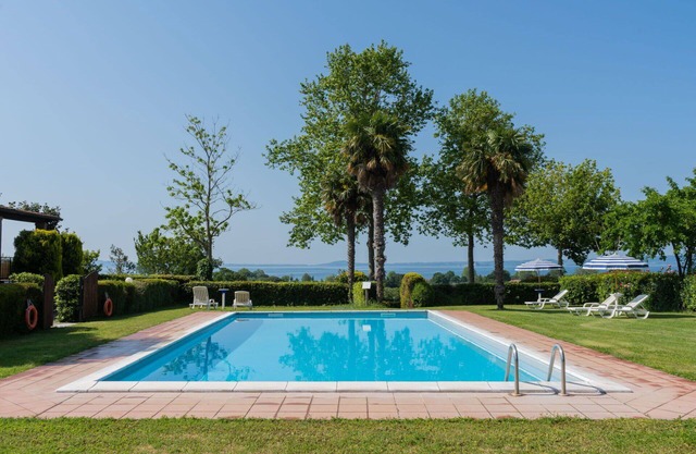 Cosy apartment in villa for 6 people with WIFI, pool, TV, terrace, pets allowed and parking
