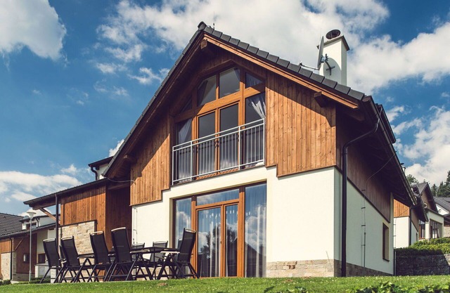 Cosy apartment in villa for 11 guests with WIFI, TV, terrace, pets allowed and parking
