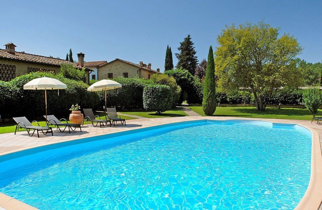 Cosy apartment in villa with WIFI, pool, TV, terrace, pets allowed, parking, close to San Gimignano