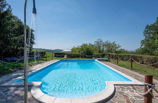Cosy apartment in villa for 6 guests with pool, WIFI, terrace, pets allowed and parking