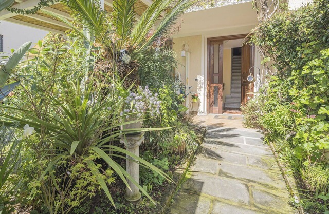 Cosy apartment for 6 guests with WIFI, hot tub, A/C, balcony, pets allowed and parking