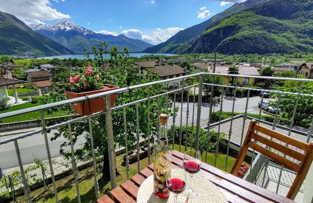 Cosy apartment for 5 guests with WIFI, TV and balcony