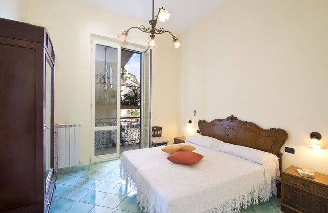 Cosy apartment for 6 guests with TV, terrace and parking