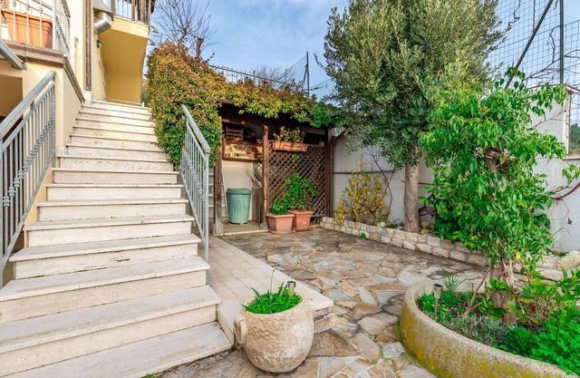 Cosy apartment with A/C, WIFI, TV, terrace, pets allowed and panoramic view, close to Porto Reca.