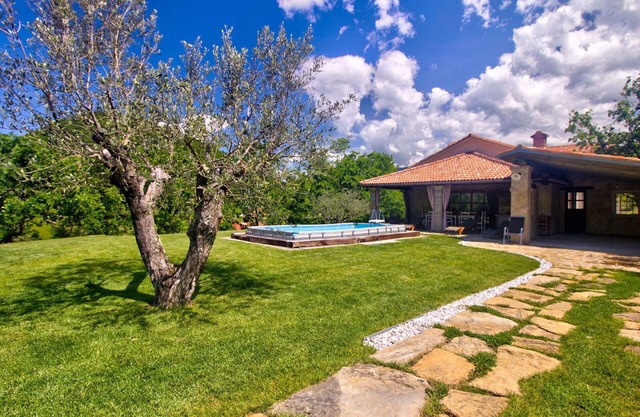 Cosy apartment with WIFI, A/C, private pool, TV, terrace, pets allowed, panoramic view and parking