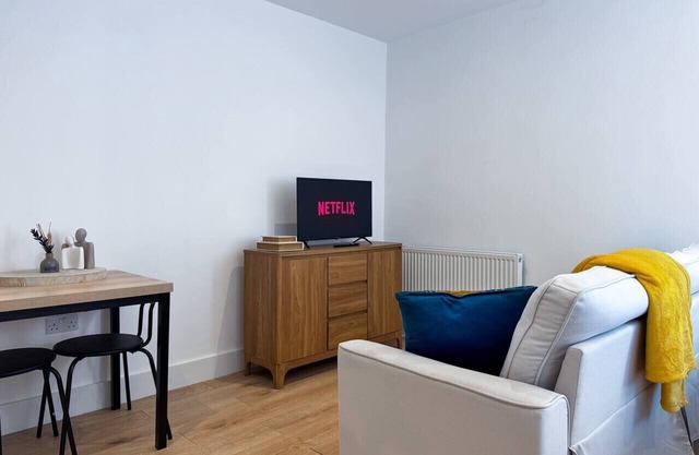 Cosy Central Maidstone Suite | Perfect Location