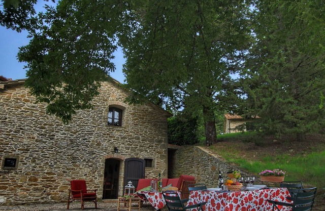 Cosy Cottage in Anghiari with Pool & Garden