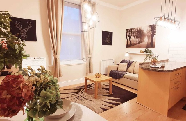 Cosy flat on Leith Walk