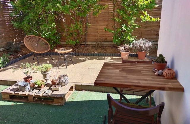 Cosy flat with garden near Paris