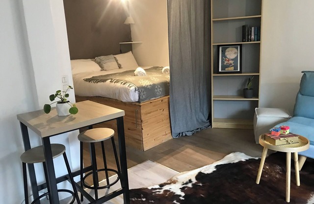 Cosy apartment 4 minute drive from the slopes and Saint Martin De Bellville