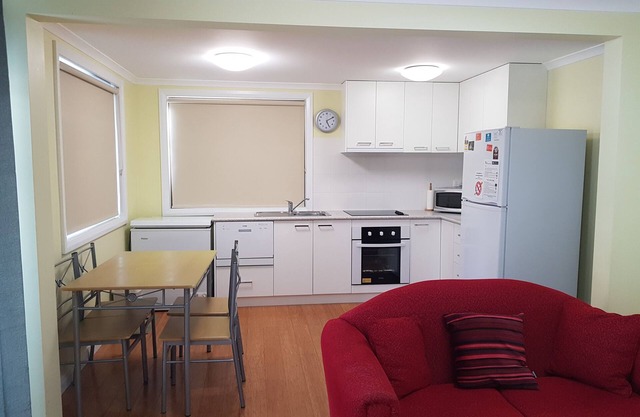 Cosy, fully self-contained lakefront 2 bedroom apartment