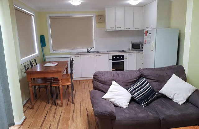 Cosy, fully self-contained lakefront 2 bedroom apartment