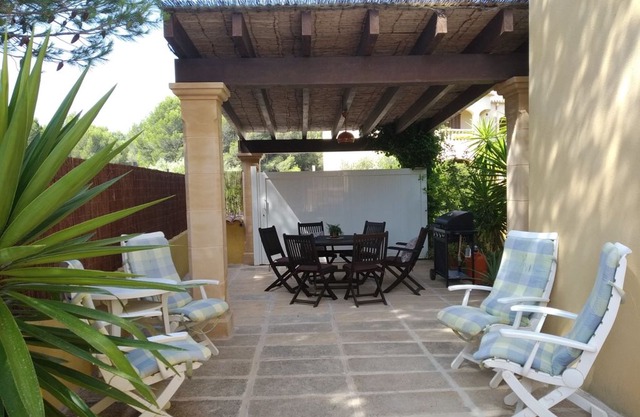 Cosy Holiday Home S'Estanyol with Garden, Terrace, Air Conditioning & Wi-Fi; Parking Available, Pets Allowed