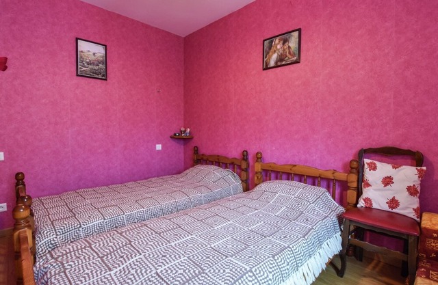 Cosy Holiday Home in Thédirac with Swimming Pool