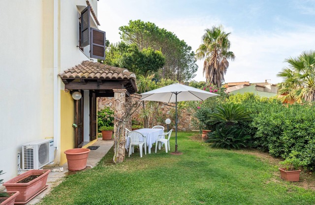 Cosy Home “Chia C” Close to Beach with Sea View & Garden