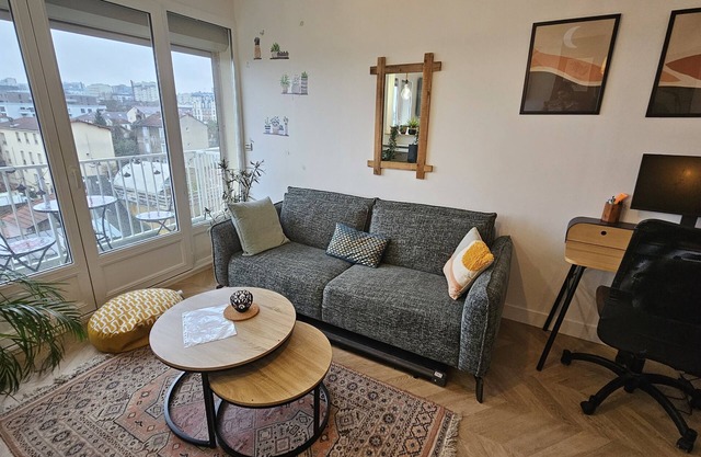Cosy & Modern Flat With a Balcony