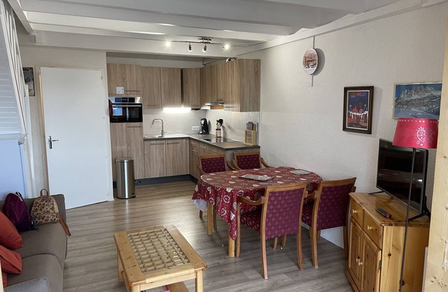 Cosy, recently renovated chalet with superb views (2 bedrooms/2 bathrooms)
