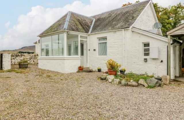 Cosy Scottish Cottage located beside Glenshee Ski Centre!