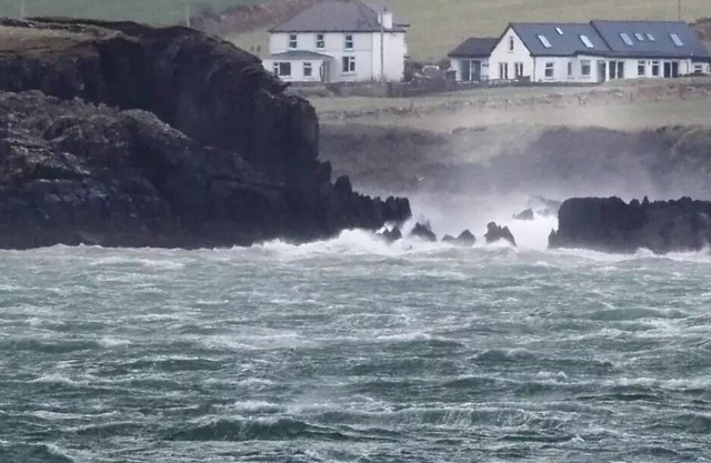 Cosy seaside, rural heritage cottage