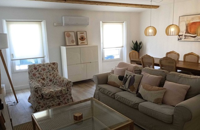 Cosy, spacious air-conditioned apartment with all mod cons