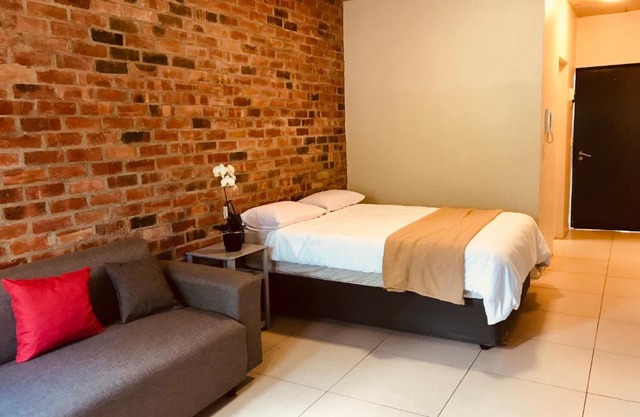 Cosy studio apartment in the heart of Observatory, Cape Town
