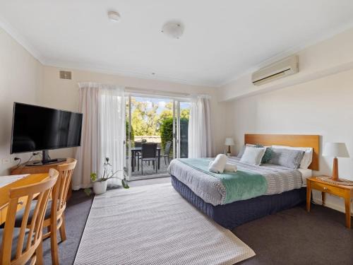 Cosy Studio- Courtyard- Central-pool