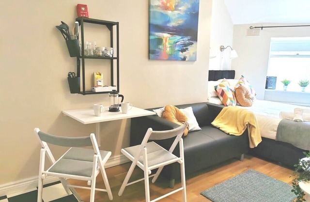 Cosy STUDIO GREAT CITY CENTRE LOCATION FAST WIFI