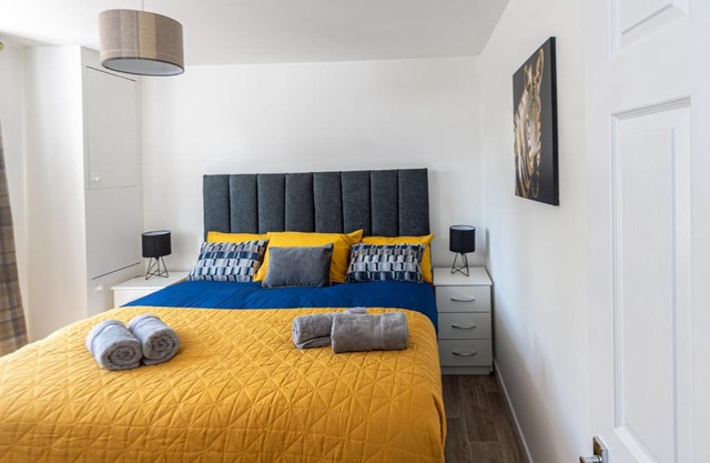 Cosy Top Floor Apartment, Fast Wifi, Filton Ave