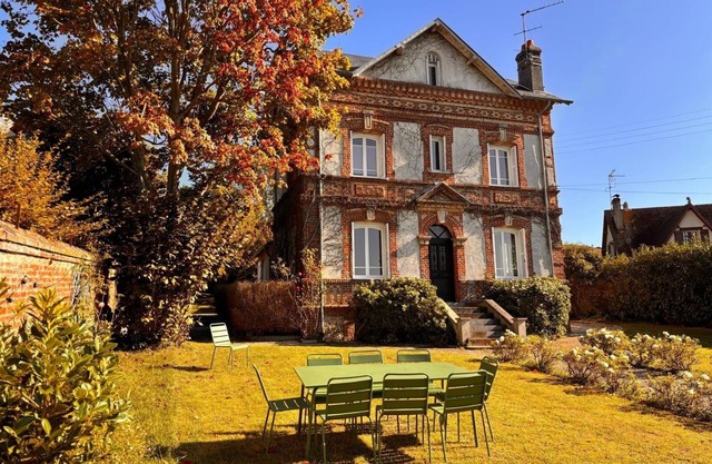 Cosy villa close to town and sea