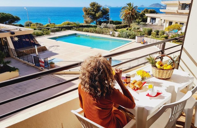 CosySeaside Corsica Ajaccio Piscine Terrasse Mer
