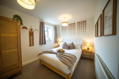 Cotswolds, Beautiful 5 bed 3 bath house, lovely garden, free parking