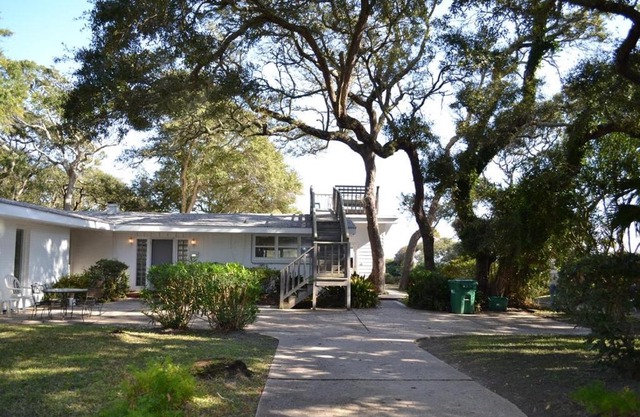 COTTAGE BY THE SEA - Unit A Duplex