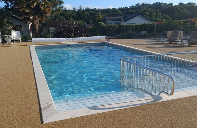 Cottage for 5 in a residence with swimming pool