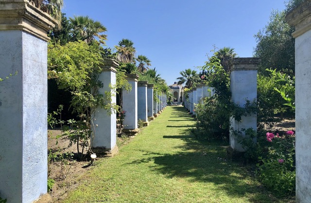 Cottage in historic garden on the seafront of the Lagoon