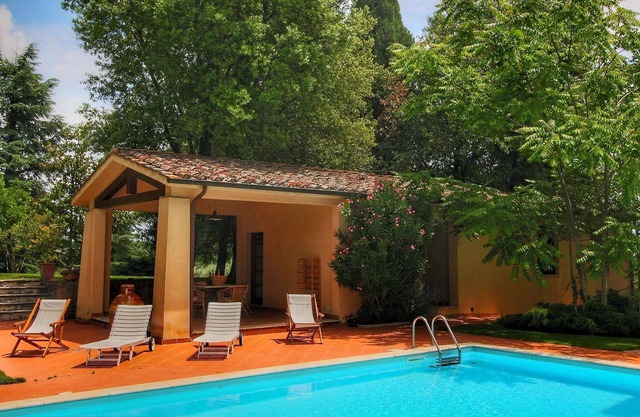 Cottage in Sinalunga with Pool & Terrace