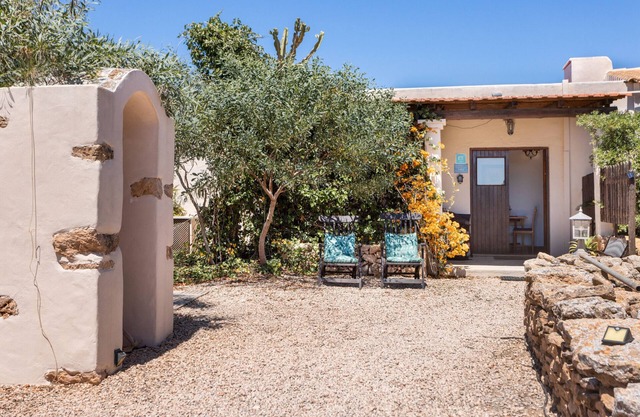 Cottage 'Mussenya 1' with Balcony, Wi-Fi and Air Conditioning
