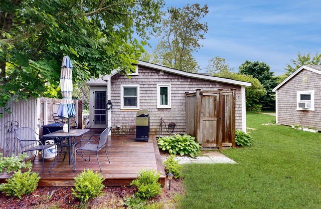 Cottage near Cape Cod National Seashore with firepit, grill, kitchenette, & AC