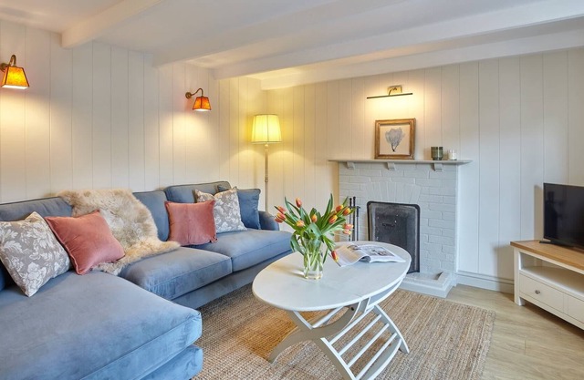 Cottage on Charlestown Harbour, Private Parking