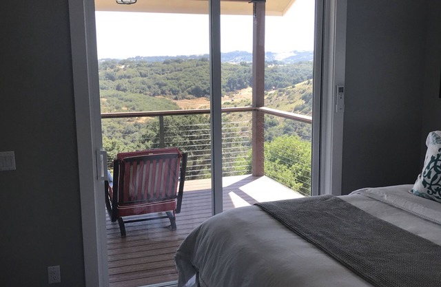 Cottage on Our Hill (w/EV Charger)