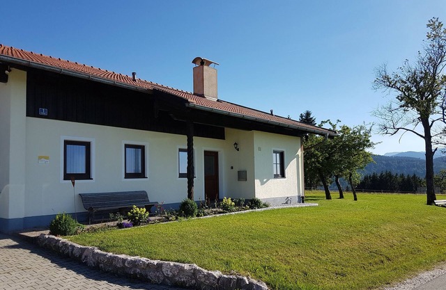 Cottage on Riedl, beautiful secluded location, mountain views